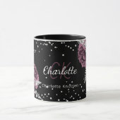 Schwarz-Bordeaux-Blüten mit elegantem Monogrammnam Tasse (Zentrum)