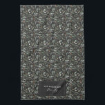 Schwarz-botanisch elegante moderne Geschenkdekorat Geschirrtuch<br><div class="desc">Weiche grüne,  schwarze,  braune grün und grau elegante moderne Blätter eucalyptus Wasserfarbe botanische natürliche Weihnachtsgeschenk Dekoration. Einfaches,  sauberes und minimales Design. Mit Platz für die Personalisierung von Familiennamen.</div>