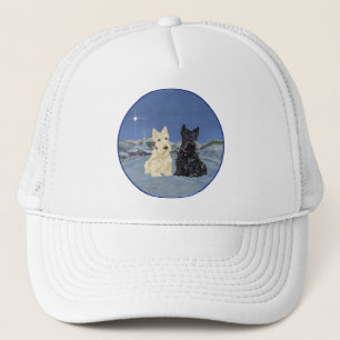 Schwarz-braune Schottische Terrier im Winter Truckerkappe