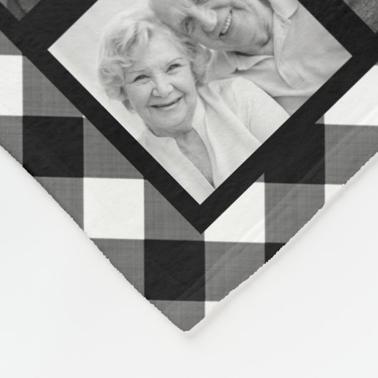 Schwarz-Buffalo-Karierter Monogrammname Fleecedecke (Ecke)