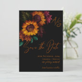 Schwarz Burnt Orange Monogram Wedding Save the Dat (Stehend Vorderseite)