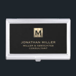 Schwarz-Bürstengoldmonogramm Visitenkarten Dose<br><div class="desc">Mit diesem stilvollen und praktischen Visitenkartengehäuse verleihen Sie Ihrem beruflichen Look. Mit einem gebürsteten Monogramm-Medaillon mit Ihrem Namen und Titel in klassischer Blocktypografie, ist dieser Fall eine großartige Möglichkeit, Ihre Visitenkarten organisiert und geschützt behalten. Der schwarze Hintergrund verleiht dem Ganzen eine Touch Raffinesse, während das goldene Original-Logo eine subtile Touch...</div>
