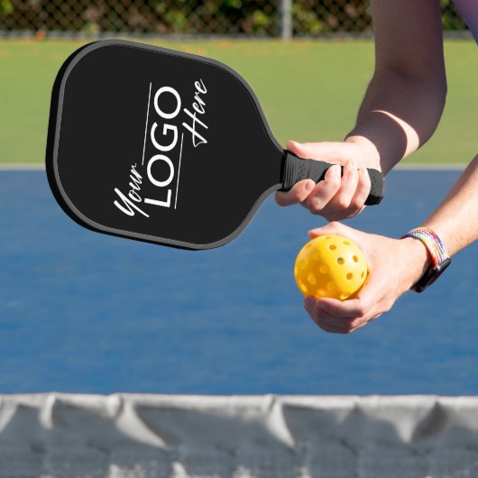 Schwarz des modernen Firmenlogos Pickleball Schläger (InSitu)