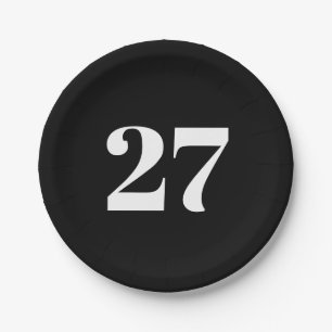 Schwarz des weißen Buchstabens mit Leerzeichen anp Pappteller