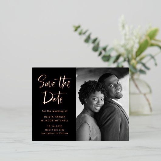 Schwarz | Elegantes Foto Save the Date Rose Gold Folie Einladungspostkarte (Stehend vorne)
