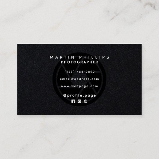 Schwarz-elegantes Kamera-Objektiv Foto und Video Visitenkarte (Rückseite)