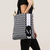 Schwarz Elegantes Zickzack Design mit Monogramm Tasche (Von Nahem)