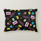 Schwarz farbenfrohe 80er Jahre Retro-Muster Dekokissen (Vorderseite)