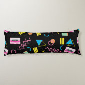 Schwarz farbenfrohe 80er Jahre Retro-Muster Seitenschläferkissen (Rückseite)