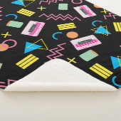 Schwarz farbenfrohe 80er Jahre Retro-Muster Sherpadecke (3/4)