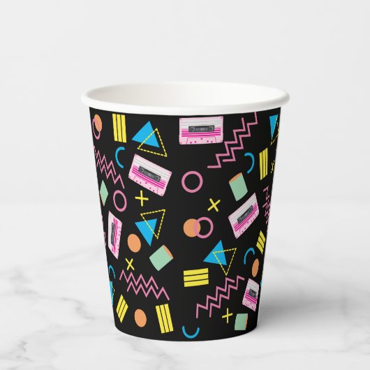 Schwarz farbige Achtzigerjahre Retro-Party-Thema 8 Pappbecher (Rückseite)