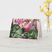 Schwarz-Frack auf malvenfarbenem Lily2- machen Karte (Gelbe Blume)