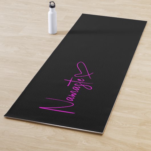 Schwarz-Fuchsia-Script-Namaste-Herz reversible Yogamatte (Beispiel)