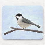 Schwarz-gekappte Wasserfarbe Chickadee Mousepad<br><div class="desc">Mauspad mit meiner originalen digitalen Aquarellbilderin einer schwarz gekappten Chickadee,  die auf einem leafless twig gegen einen blass blauen Himmel steht.</div>