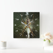 Schwarz-Gelb-Gartenspinne Quadratische Wanduhr (Zuhause)