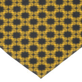 Schwarz-Gelb Modernes Stadtmuster Tischdecke (Schrägansicht)