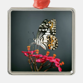 Schwarz-Gelb-Schmetterling auf rosa Blume Ornament Aus Metall