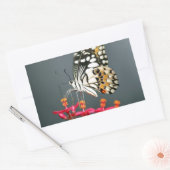 Schwarz-Gelb-Schmetterling auf rosa Blume Rechteckiger Aufkleber (Umschlag)