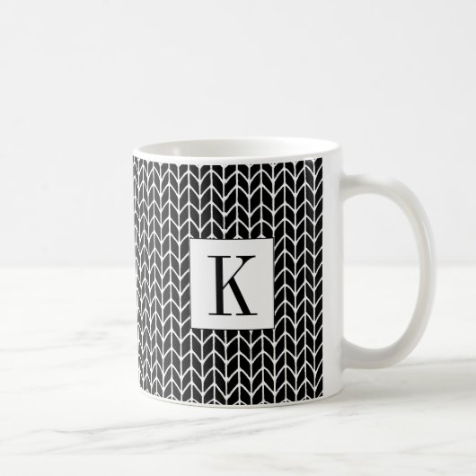 SCHWARZ GESTRICKT Weiße Tasse + Initiale (Rechts)