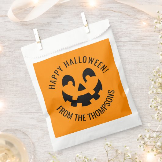 Schwarz glückliche Halloween Kürbisfaceform auf Or Geschenktütchen (Ausgeschnitten)