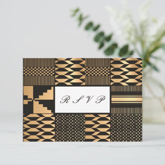 Schwarz - Gold Kente (weiß) RSVP Karte (Stehend Vorderseite)