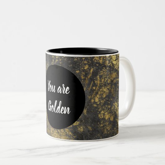 Schwarz-Gold-Marmor Sie sind golden Zweifarbige Tasse (VorderseiteRechts)