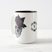Schwarz-Gold-Moody-BlumenHalloween-Skull-Monogramm Zweifarbige Tasse (Vorderseite Links)