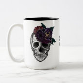 Schwarz-Gold-Moody-BlumenHalloween-Skull-Monogramm Zweifarbige Tasse (Links)