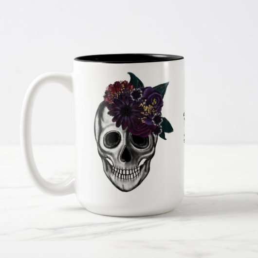 Schwarz-Gold-Moody-BlumenHalloween-Skull-Monogramm Zweifarbige Tasse (Links)