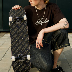 Schwarz-Gold-School-Abschluss-Jahresmuster Skateboard