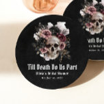 Schwarz-Gotisches Halloween-Brautparty Pappteller<br><div class="desc">Diese schwarz-gotischen Halloween-Teller aus dem Blumenschmuck-Brautparty sind die perfekte Kombination aus schlichter Eleganz und Eleganz. Diese Teller mit einem beeindruckenden Blumenschädel-Design und schwarzem Hintergrund verleihen jedem Brautparty eine Touch gotischen Charmes. Die dunklen Blumenakzente und die komplizierten Details erfassen das Wesen einer Halloween-Feier und bewahren dabei ein Gefühl der Eleganz. Ideal...</div>