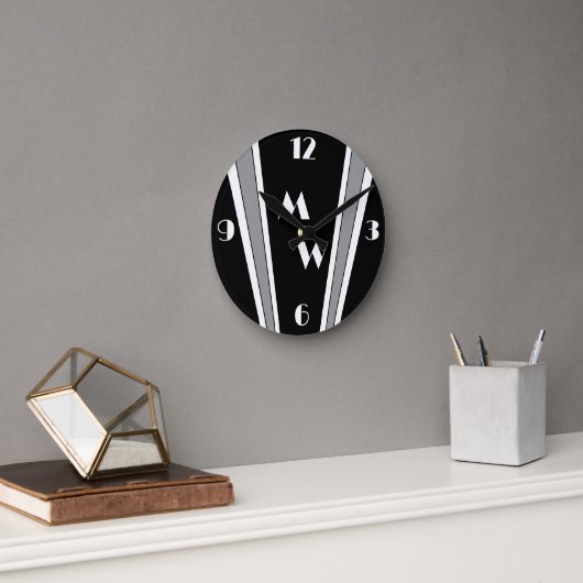 Schwarz-Grau-Art-Deco-Design Mit Monogramm Runde Wanduhr (Büro)