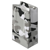 Schwarz-Grau-Camouflage-Design Kleine Geschenktüte (Vorderseite Schrägansicht)