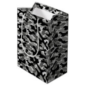 Schwarz Grau Camouflage-Muster Mittlere Geschenktüte (Rückseite Schrägansicht)