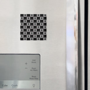 Schwarz-graue Schachbrettfliese mit Herzen-Muster Magnet