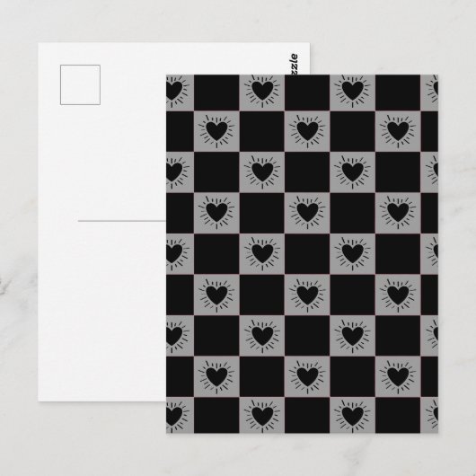 Schwarz-graue Schachbrettfliese mit Herzen-Muster Postkarte (Vorne/Hinten)