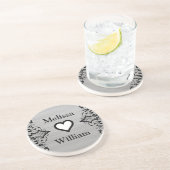 Schwarz-Gray-Braut-Groom-Namen Blumenzehen Untersetzer (Seite)