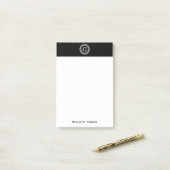 Schwarz-Griechischer Schlüsselrahmen, erstes Monog Post-it Klebezettel (Auf Schreibtisch)