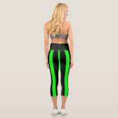 Schwarz-Grün-Welle Capri Leggings (Rückseite)