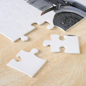 Schwarz-halb LKW mit vollen Lichtern in der Puzzle (Seite)