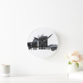 Schwarz-halb LKW mit vollen Lichtern in der Runde Wanduhr (Zuhause)