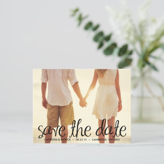 Schwarz handgeschriebenes Skript Save the Date Pos Ankündigungspostkarte (Stehend Vorderseite)