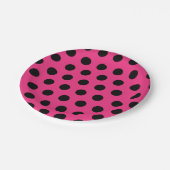 Schwarz & Hot Pink Mittelformat Polka Dot Chic Pappteller (Schrägansicht)
