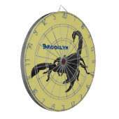 Schwarz-hungriges Skorpion Cartoon Illustration Dartscheibe (Vorderseite Links)