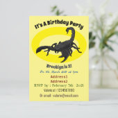 Schwarz-hungriges Skorpion Cartoon Illustration Einladung (Stehend Vorderseite)