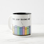 Schwarz in der virtuellen Bibliothek gesimst Zweifarbige Tasse (Vorderseite Links)