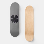 Schwarz-Klee-Skateboard Skateboard (Vorderseite)