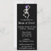 Schwarz-Lila Halloween-Skelett-Tanzknochen Einladung (Rückseite)