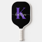 Schwarz-Lila-Script-Monogramm Pickleball Schläger (Vorderseite)