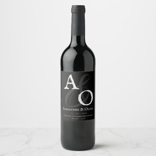 Schwarz-Minimalistisch-Monogramm-Hochzeit Weinetikett (Vorderseite)